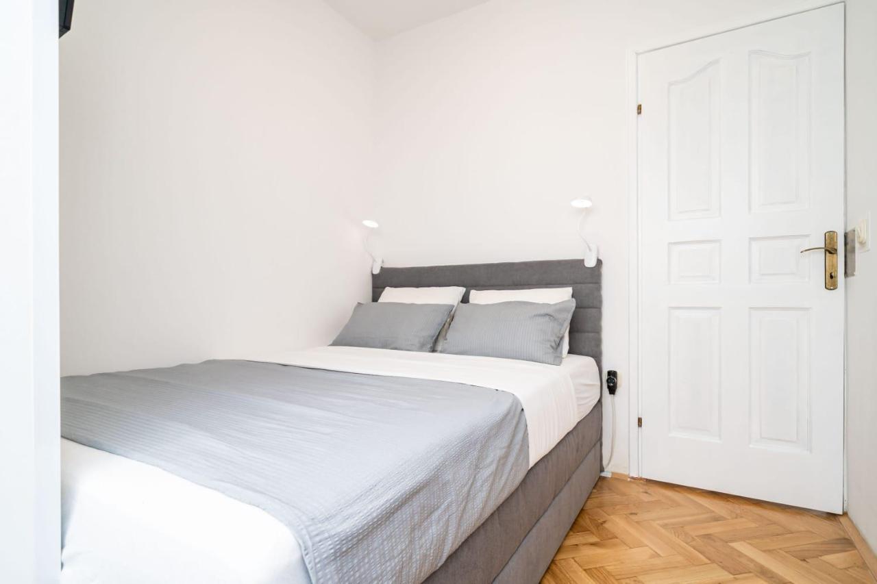 Apartman Knego With Parking Дубровник Екстериор снимка