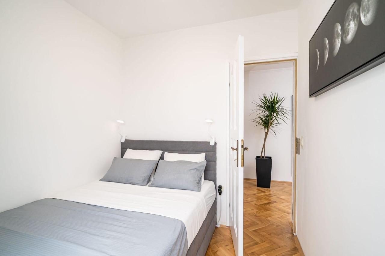 Apartman Knego With Parking Дубровник Екстериор снимка
