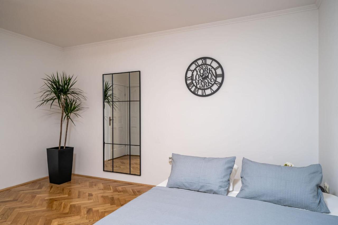 Apartman Knego With Parking Дубровник Екстериор снимка