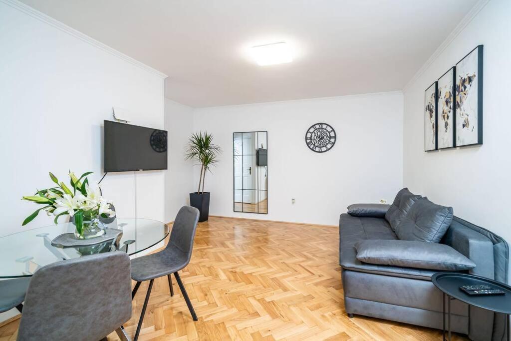 Apartman Knego With Parking Дубровник Екстериор снимка