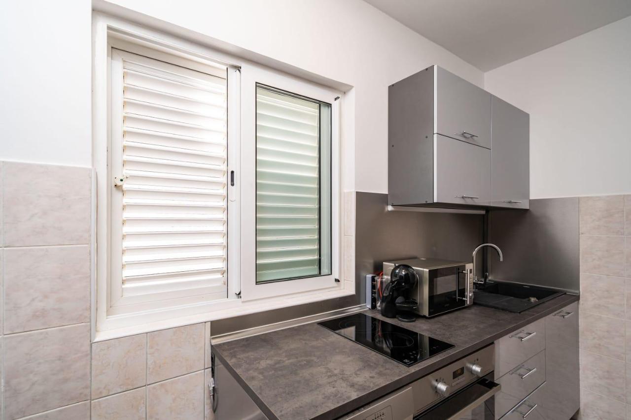Apartman Knego With Parking Дубровник Екстериор снимка
