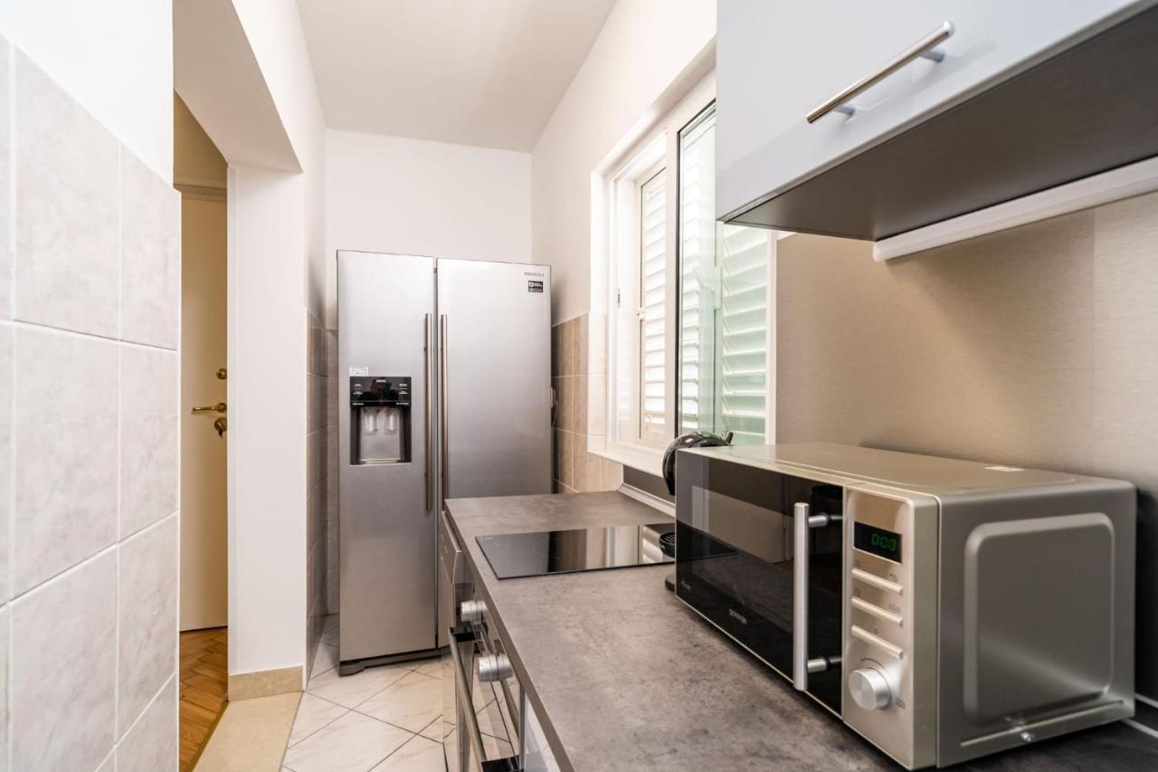 Apartman Knego With Parking Дубровник Екстериор снимка