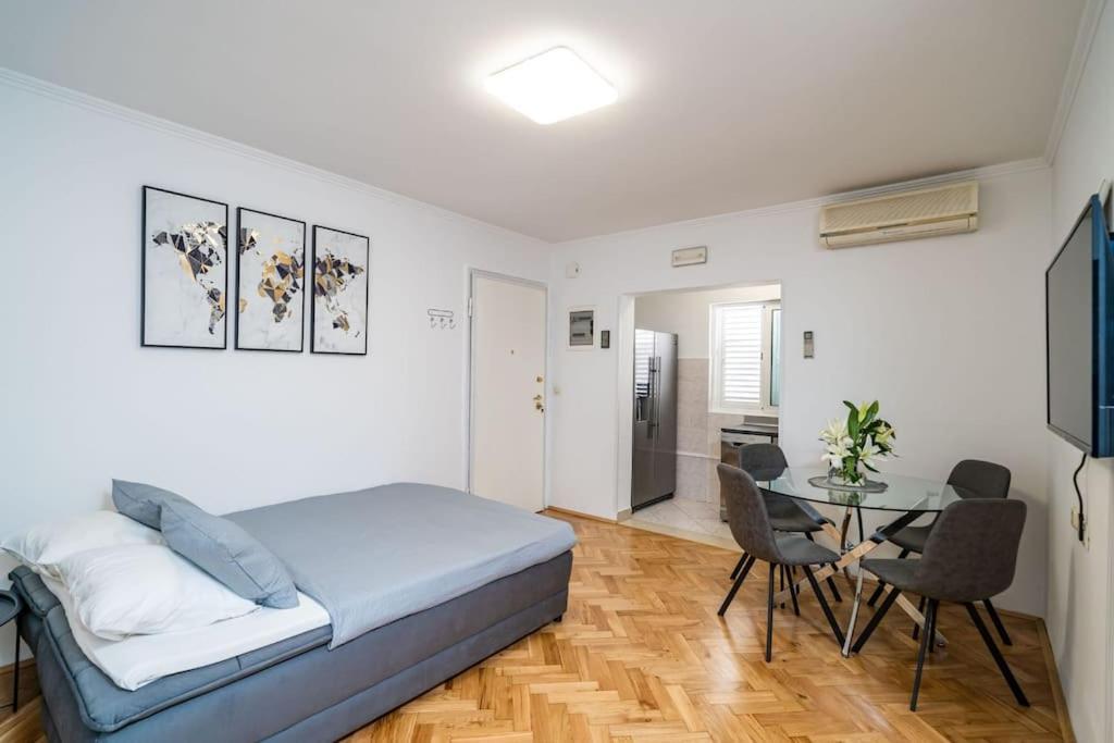 Apartman Knego With Parking Дубровник Екстериор снимка