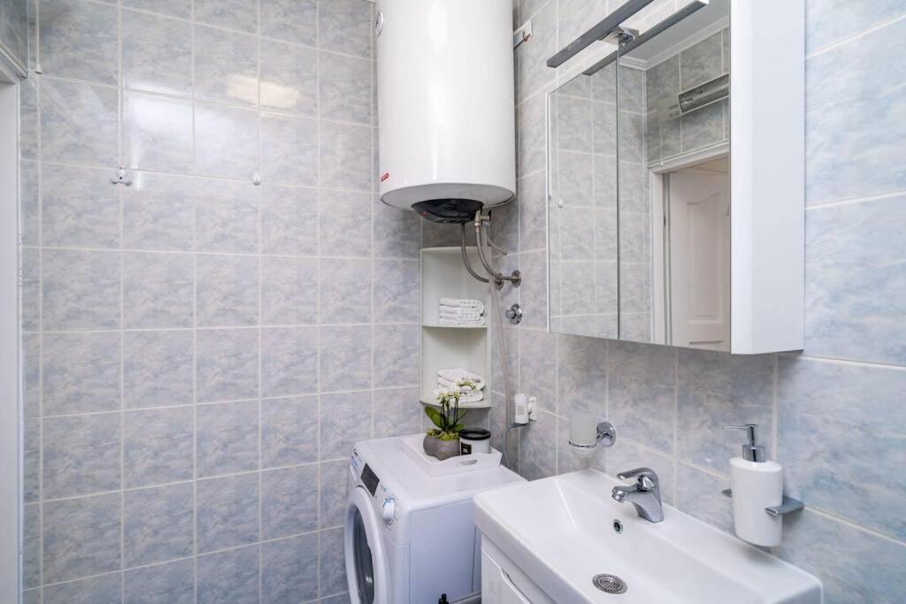 Apartman Knego With Parking Дубровник Екстериор снимка