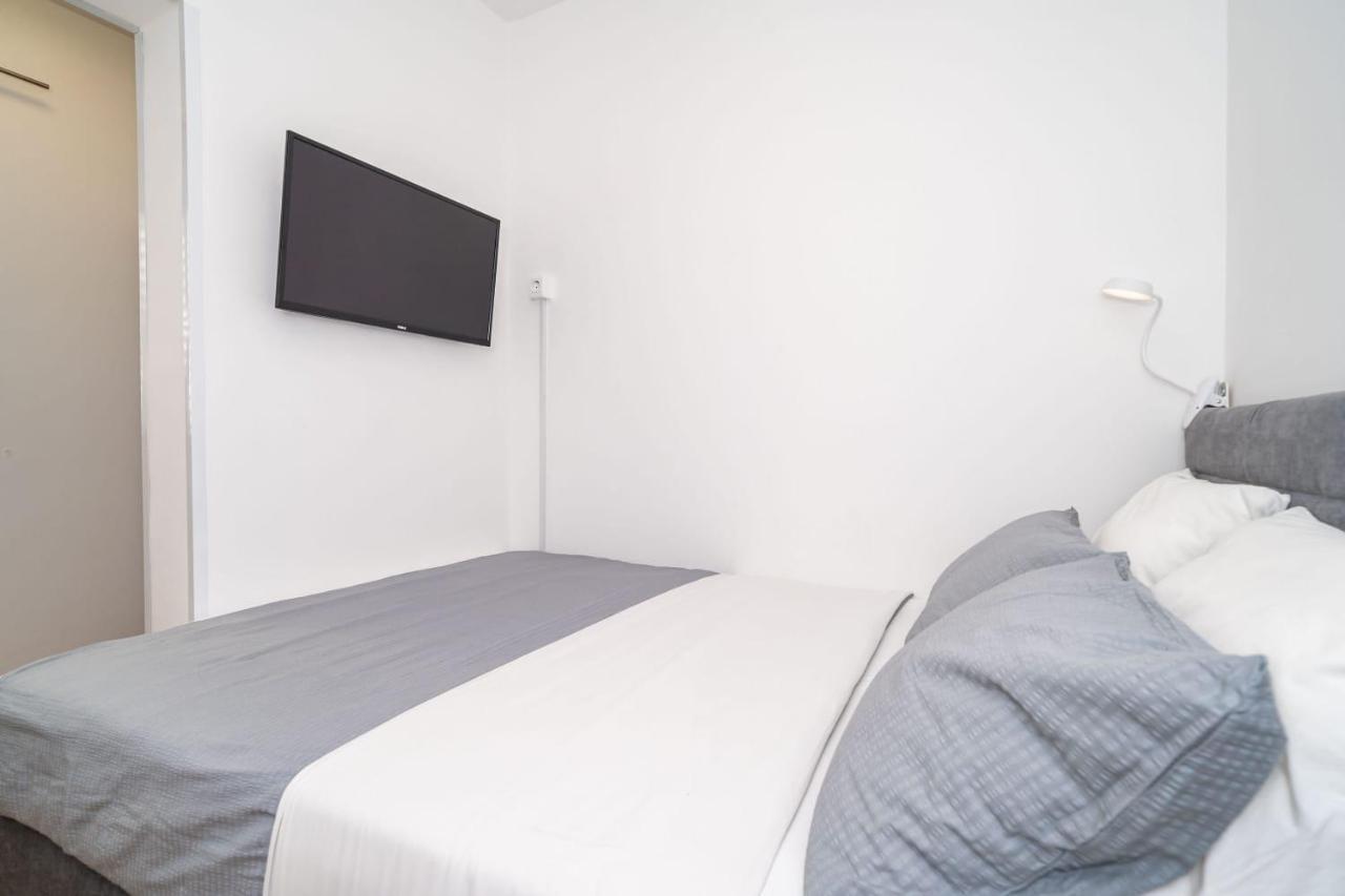 Apartman Knego With Parking Дубровник Екстериор снимка